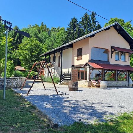 Pocitniska Hisa Parkfield Dragovan Метлика Екстериор снимка